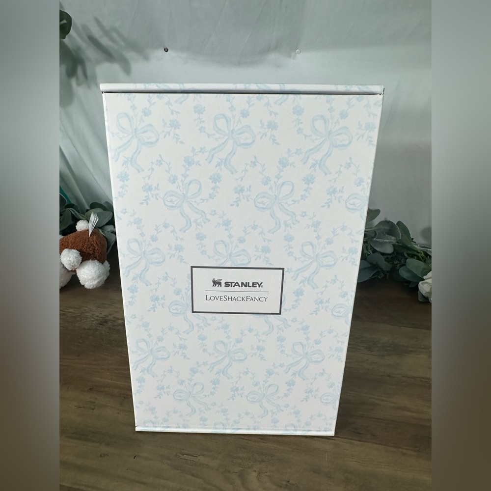 Stanley x LoveShackFancy 40oz Coquette Bow Winter Ice LE tumbler - Picture 2 of 10